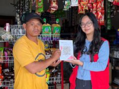 Mahasiswa KKN Unhas Dampingi Pembuatan QRIS bagi UMKM di Kelurahan Lemoe Parepare