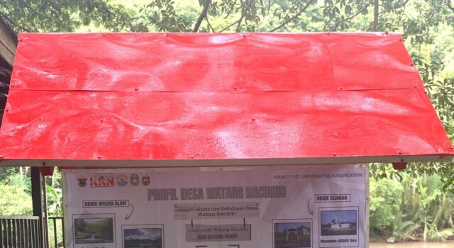 Mahasiswa KKN Tematik Unhas Hadirkan Plang Video Profil Berbasis QR di Watang Bacukiki