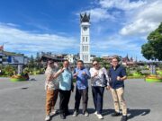 Pulang ke Minangkabau Berlayar Menuju Bumi Nyiur Melambai; Pengabdian Untuk Negeri