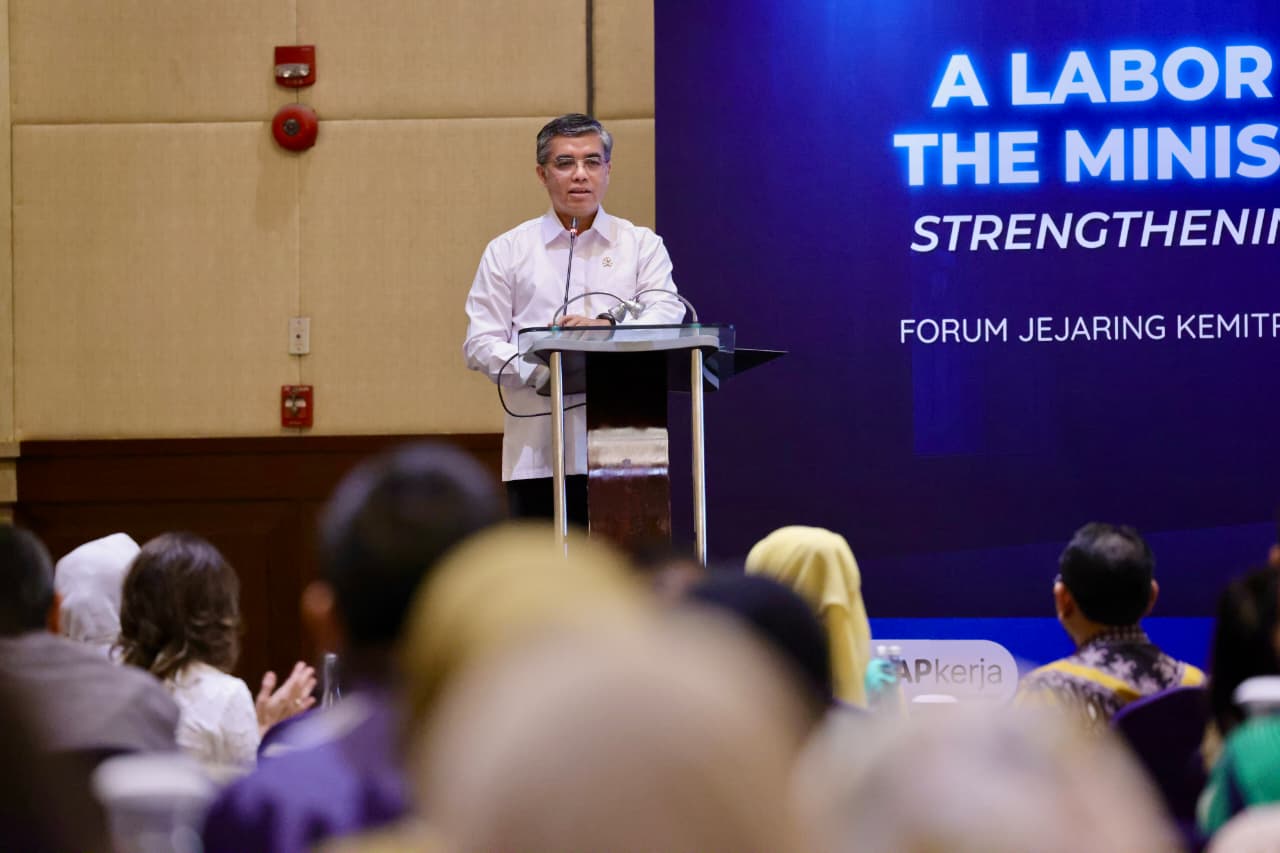 Menaker Tegaskan Kesempatan Kerja Tetap Terbuka di Tengah Tantangan Global - 3