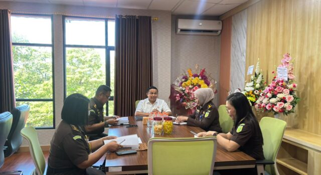 Pimpin Rapat Tim Ad Hoc, Wakajati Sulut Ferrytass., Dt. Toembidjo Komitmen Percepat Penyelesaian Temuan BPK