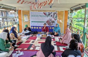 Mahasiswa KKN UIN Alauddin Kenalkan Branding dan QRIS kepada Pelaku UMKM Desa Nepo