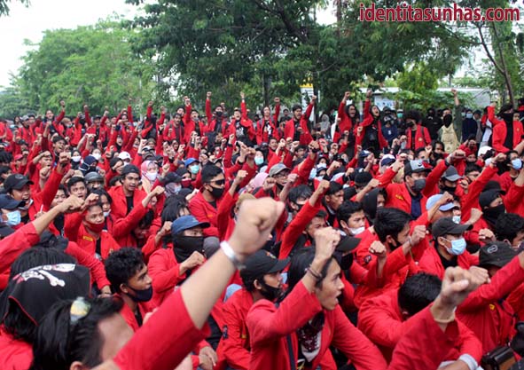 Aliansi-Mahasiswa-Unhas-gelar-aksi-tolak-Omnibus-law-2