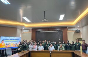 Dekan FIKK UNM Lepas Tim PPK Ormawa BKMF SINAPSIS untuk Pengabdian Masyarakat di Desa Beroanging