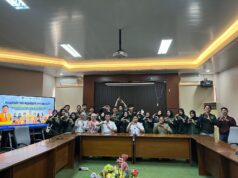 Dekan FIKK UNM Lepas Tim PPK Ormawa BKMF SINAPSIS untuk Pengabdian Masyarakat di Desa Beroanging