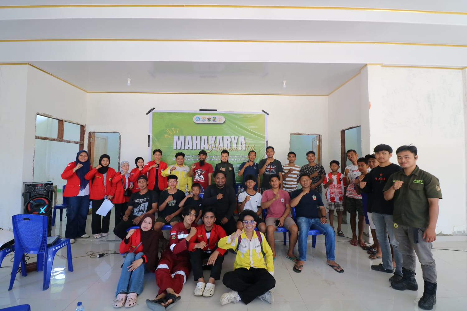 HIMSENA Unhas Beri Pelatihan Teknologi Pakan Konsentrat kepada Peternak Kuda di Jeneponto