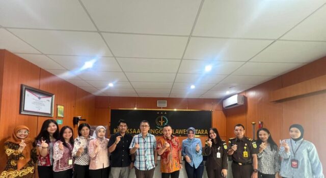 Pastikan Pelayanan Publik Tetap Prima, Wakajati Sulut Ferrytass Pantau Langsung Pelaksanaan WFO di Kejati Sulut