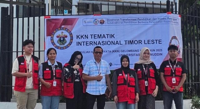 Mahasiswi KKN Internasional Unhas Gandeng Komunitas Lokal Edukasi Pelestarian Pantai Cristo Rei di Timor-Leste