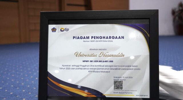 Unhas Terima Penghargaan KPP Madya Makassar atas Kepatuhan Perpajakan