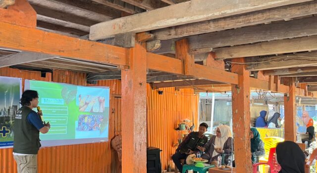 PPK Ormawa BKMF SINAPSIS FIKK UNM Edukasi PHBS dan Pengelolaan Sampah di Desa Beroanging