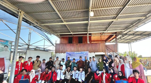 Tim Mahakarya HIMAKAHA FK Unhas Kenalkan Budidaya Maggot kepada Masyarakat Desa Popo