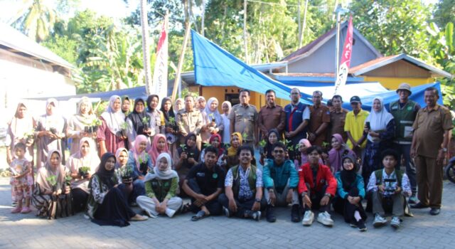 UKM KPI Unhas dan Pemkab Bone Hidupkan Kembali P2L, 1.300 Bibit Hortikultura Ditanam