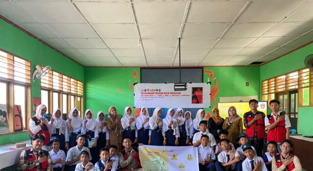 Bangun Komitmen Raih Cita-cita, Mahasiswa KKN Unhas Hadirkan Program Pohon Impian di SMPN 10 Barru