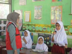 Mahasiswa KKN-PK Unhas Edukasi Pentingnya Sunscreen bagi Siswa SD di Barru