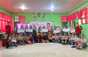 Mahasiswa KKN Tematik Unhas Tanamkan Kepedulian Lingkungan Lewat Program EcoMind di Barru