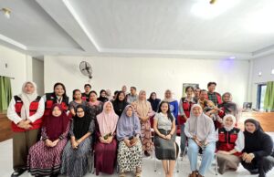 Mahasiswa KKN Unhas Kenalkan Daun Sirih sebagai Herbal Alami untuk Menunjang Kesehatan Ikan Budidaya