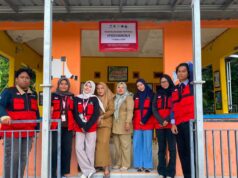 Atasi Minimnya Identitas Posyandu, Mahasiswa KKN-T 116 Unhas Pasang Papan Nama di Tujuh Dusun