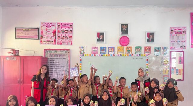 Mahasiswa KKN-PK Unhas Edukasi Pencegahan Gigi Berlubang Lewat Program SIGAP di SDN 02 Allakuang