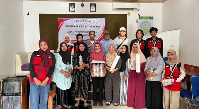 Mahasiswa KKN Unhas Edukasi Warga Sidrap Kelola Sampah Organik Lewat Lubang Resapan Biopori