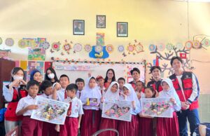 Kenalkan Climate Mapping Sejak Dini, Mahasiswa KKN Unhas Ajak Siswa Petakan Kondisi Lingkungan