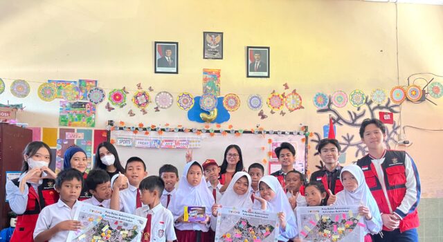 Kenalkan Climate Mapping Sejak Dini, Mahasiswa KKN Unhas Ajak Siswa Petakan Kondisi Lingkungan