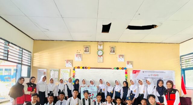 Mahasiswa KKN Unhas Edukasi Siswa SMP Negeri 9 Sinjai Bangun Karakter melalui Media “Pohon Interaksi”