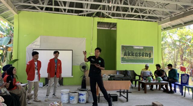 Mahasiswa Unhas Latih Kelompok Wanita Tani Kajaolaliddong Kuasai Teknik Pembibitan Hortikultura