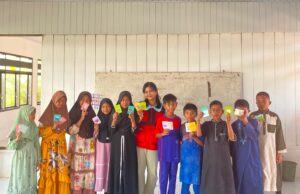 Mahasiswa KKN-T 116 Unhas Kenalkan Bahasa Inggris Dasar dengan Flashcard di SDN 108 Suppa