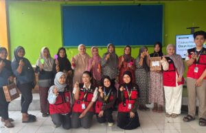 Mahasiswa KKN PK Unhas Edukasi Warga Barru Olah Daun Kelor Menjadi Teh Herbal untuk Kendalikan Hipertensi