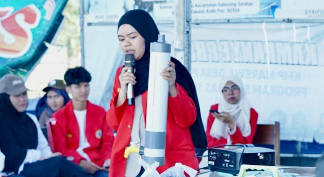 Mahasiswa FK Unhas Latih Warga Takalar Membuat Filter Air Sederhana untuk Dukung Pencegahan Stunting