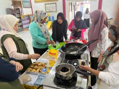Mahasiswa KKD UMGO Dampingi Ibu-Ibu Kader Desa Limehu Olah Belekoa Menjadi Produk Bernilai Ekonomi