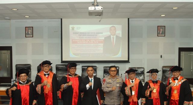 Dansatbrimob Polda Kepulauan Riau Arief Doddy Suryawan Raih Doktor Bidang Administrasi Publik di Unhas