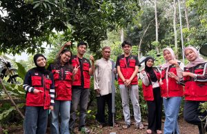 Mahasiswa KKN Unhas Kenalkan Biopori, Ubah Sampah Organik Rumah Tangga Jadi Kompos Alami