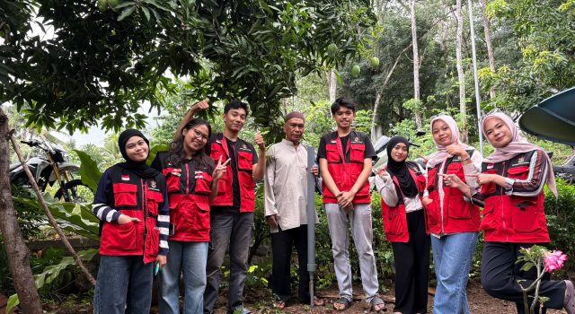 Mahasiswa KKN Unhas Kenalkan Biopori, Ubah Sampah Organik Rumah Tangga Jadi Kompos Alami