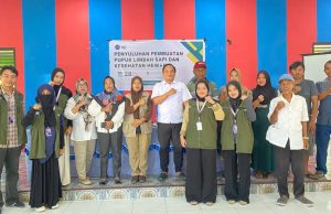 Mahasiswa KKD UMGO Edukasi Peternak Desa Limehu Olah Limbah Sapi Menjadi Pupuk Organik