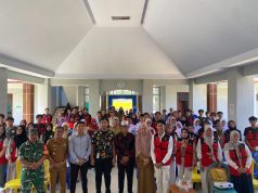 Mahasiswa KKN Unhas Gandeng OJK dan Polres Barru Edukasi Warga Cegah Penipuan Online