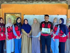 Mahasiswa KKN-PK Unhas Edukasi Orang Tua dan Salurkan Paket Gizi untuk Cegah Stunting di Barru