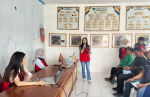 Mahasiswa KKN Unhas Latih Warga Minasa Upa Membuat Pestisida Nabati dari Bawang Putih