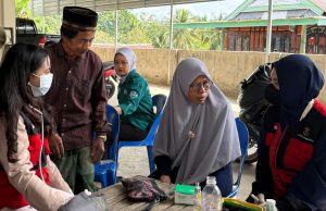 KKN-PK Unhas Hadirkan Jumat Sehat Compong, Warga Jalani Skrining Hipertensi hingga Diabetes