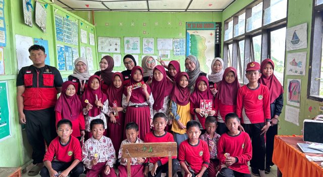 Mahasiswa KKN-PK Unhas Edukasi PHBS dan Kesehatan Gigi Siswa di Anabanua