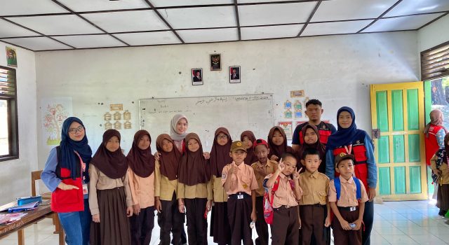 Mahasiswa KKN-PK Unhas Kampanyekan Gemar Makan Ikan untuk Tingkatkan Gizi Siswa di Anabanua