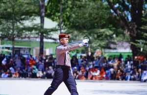 Momen Istimewa AKP Imran, Pimpin Upacara HUT RI Bersama Putranya yang Bertugas