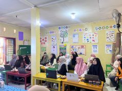 Dosen UNM Latih Guru PAUD IGTKI Pattallassang Rancang Media Visual dengan Fitur AI Canva