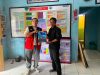 Mahasiswa KKN-T Unhas Serahkan Media Kampanye Peduli Sampah kepada Pemdes Moncongloe Bulu