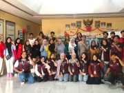 Tim Cara’de BEM KMF TP UH Dorong Warga Desa Tinggimae Manfaatkan Media Sosial untuk Promosi Produk