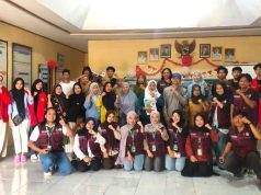 Tim Cara’de BEM KMF TP UH Dorong Warga Desa Tinggimae Manfaatkan Media Sosial untuk Promosi Produk