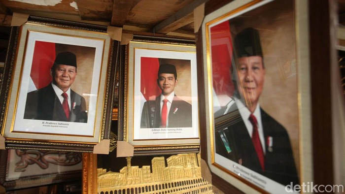 foto-prabowo-gibran-sebagai-presiden-dan-wapres-mulai-dijual-4_169