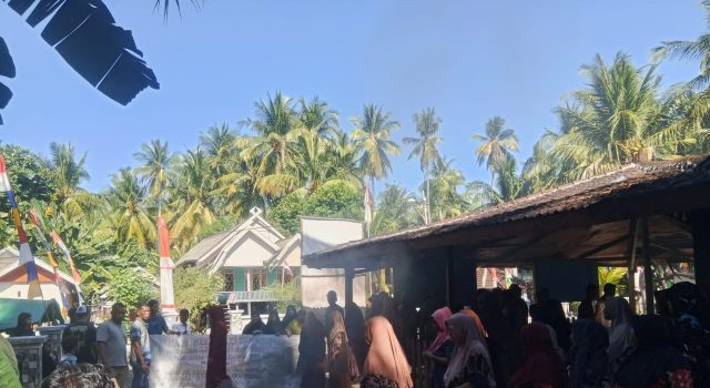 Warga Kapoposang Bali Gelar Aksi, Desak Pemilihan Kepala Desa Digelar Ulang