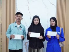 Apresiasi Prestasi Mahasiswa, Rektor UMGO Serahkan Penghargaan kepada Tiga Juara
