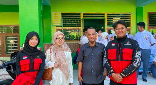 Mahasiswa KKN Unhas Gandeng KPU dan Bawaslu Maros Edukasi Hak Pilih bagi Pemilih Pemula